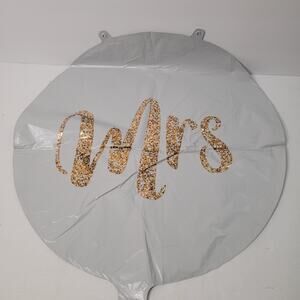 2 Sets of wedding decorations balloons.